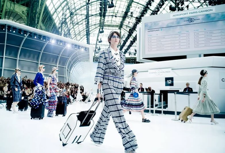 Chanel 2016 Moda: Chanel, Embarque Inmediato Por La Puerta No.5, First Class - Moda Y Diseñadores Textil E Indumentaria