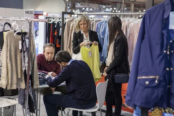 Momad Momad Metrópolis Roza La Plena Ocupación - Eventos Textil E Indumentaria