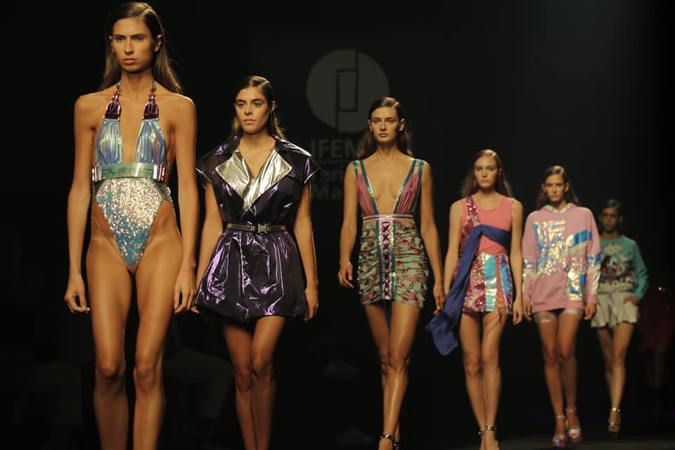Custo Barcelona 1 Moda Y Tendencias : Brillos Y Efectos Ópticos Son Los Protagonistas - Tendencias 24/25 En Textil E Indumentaria