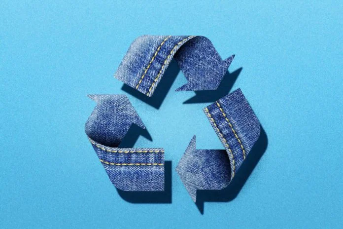 Sostenibilidad Jeans 696X464 1 Sostenibilidad En El Sector Retail: Tendencia O Realidad? - Triple Impacto
