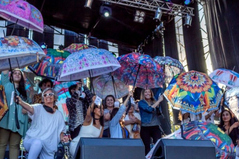 Paraguas Cuarto Colorado Ituzaingo 1 Presentaron Una Colección De Paraguas Intervenidos Por Artistas - Moda Y Diseñadores Textil E Indumentaria