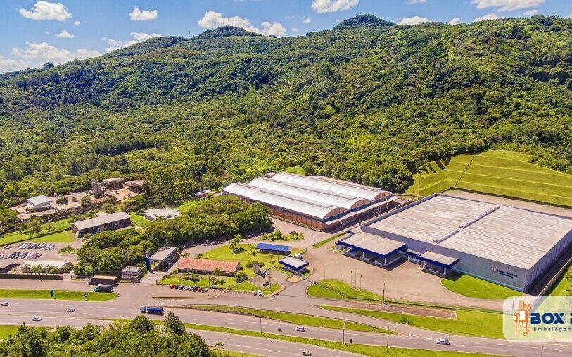 Complexo Com Pedreira Packaging Con Certificación De Sustentabilidad - Interes General