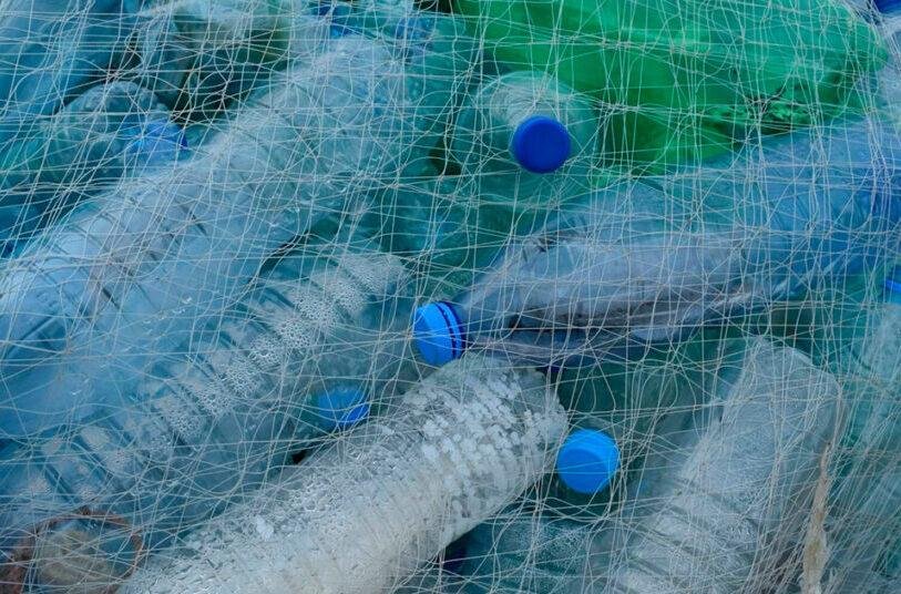 Poliester Botellas ¿Por Qué Preferir El Poliéster Reciclado? - Textil E Indumentaria