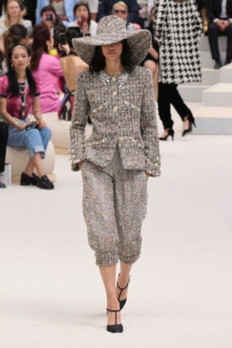 03 578214 El Color Gris Como Protagonista De La Temporada - Tendencias 24/25 En Textil E Indumentaria