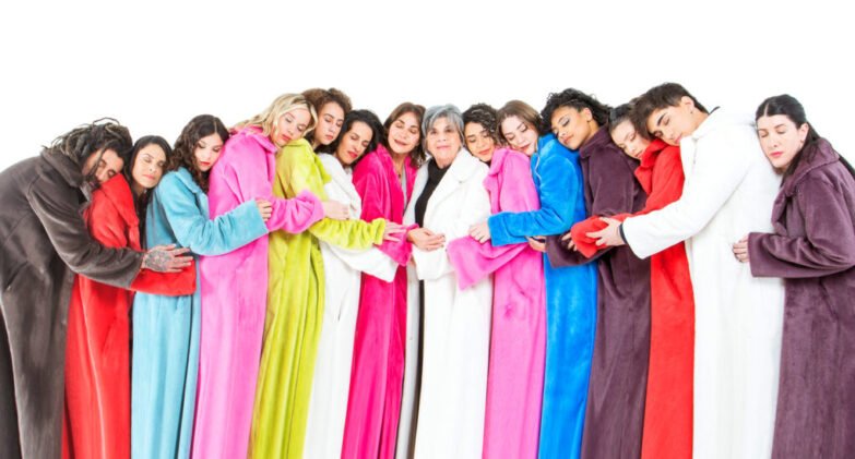Ajayu 21 086509 Interpretar A La Moda Como Una Energía En Constante Movimiento - Moda Y Diseñadores Textil E Indumentaria