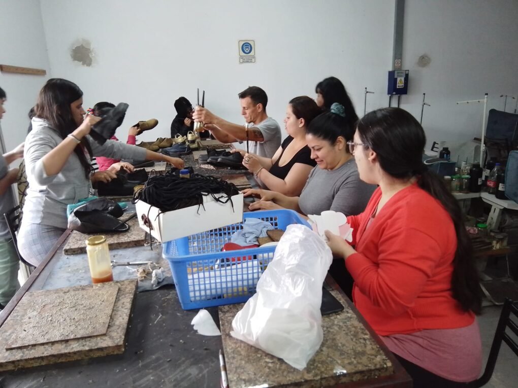 Se Abrio Pre Inscripcion Los Cursos Fabricacion Integral Calzado 21 127043 Fabricación Integral De Calzado - Calzado, Cuero