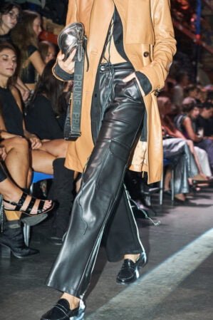 prune presento su coleccion desde su propia fabrica 15 601982 Prune presentó su colección de marroquinería desde su propia fábrica - Eventos Calzado, Cuero