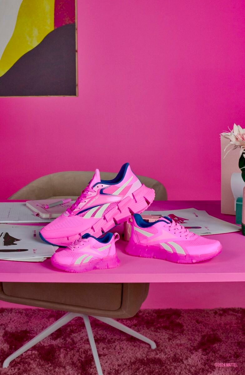 Colección colaborativa de calzado e indumentaria : reebok + barbie 21 - noticias breves 41 335858 Colección Colaborativa De Calzado E Indumentaria : Reebok + Barbie - Noticias Breves