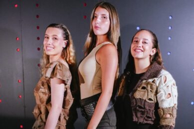 09 640332 Um Cerró El Año Con Un Desfile De Las Cátedras De Diseño De Indumentaria - Diseño