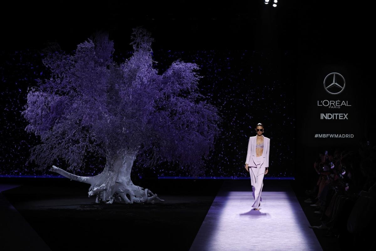 Mercedes Benz Fashion Week Madrid Se Prepara Su Edicion Otonoinvierno 2025 08 527908 La Moda Vuelve A Brillar En Madrid - Textil E Indumentaria