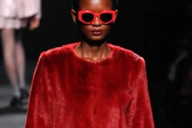 53 522647 Rojo Tomate: Protagonista Del Otoño Invierno Europeo - Rojo