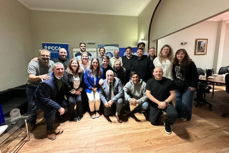 Se Conformo Camara Productores Indumentaria Provincia Santa Fe 02 241303 Se Conformó La Cámara De Productores De Indumentaria De La Provincia De Santa Fé - Empresas Textiles