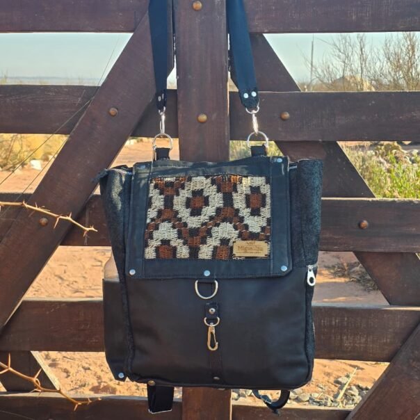 Miguelina Accesorios 28 682170 Miguelina Accesorios: Marroquinería Artesanal, Punto A Punto Con Conciencia Social - Tendencias 25/26 - Calzado Y Cuero