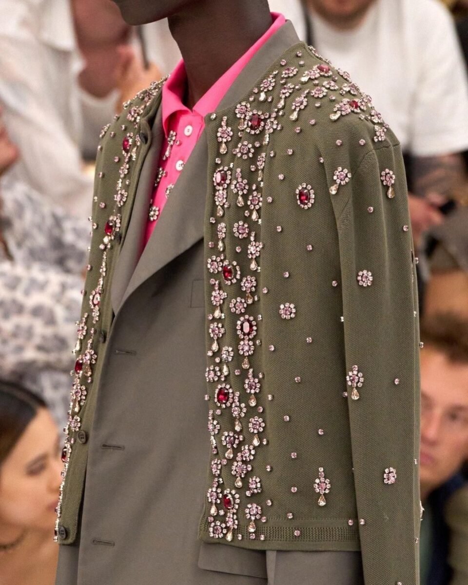 Poder Detalle Apliques Piedras Brillo Y Volumen Las Colecciones Actuales 18 509380 El Poder Del Detalle: Apliques De Piedras, Brillo Y Volúmen En Las Colecciones Actuales - Eventos Textil E Indumentaria