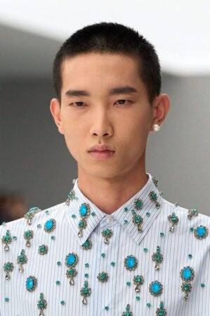 El poder del detalle: apliques de piedras, brillo y volúmen en las colecciones actuales 8 - empresas textiles Poder Detalle Apliques Piedras Brillo Y Volumen Las Colecciones Actuales 29 116610 El Poder Del Detalle: Apliques De Piedras, Brillo Y Volúmen En Las Colecciones Actuales - Empresas Textiles