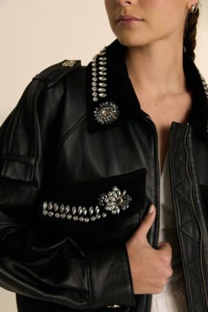 Poder Detalle Apliques Piedras Brillo Y Volumen Las Colecciones Actuales 50 919734 El Poder Del Detalle: Apliques De Piedras, Brillo Y Volúmen En Las Colecciones Actuales - Empresas Textiles