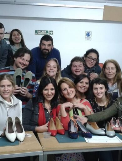 12 233082 La Cámara De Calzado De Santa Fé Fué Convocada Por La Unr Para Dictar Talleres - Máquinas Textiles