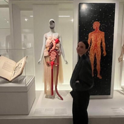 Renata Buzzo irrumpe en el MET: la única latinoamericana en Costume Art 14 - Moda y Diseñadores Textil e Indumentaria IMG 5342 Renata Buzzo irrumpe en el MET: la única latinoamericana en Costume Art - Moda y Diseñadores Textil e Indumentaria