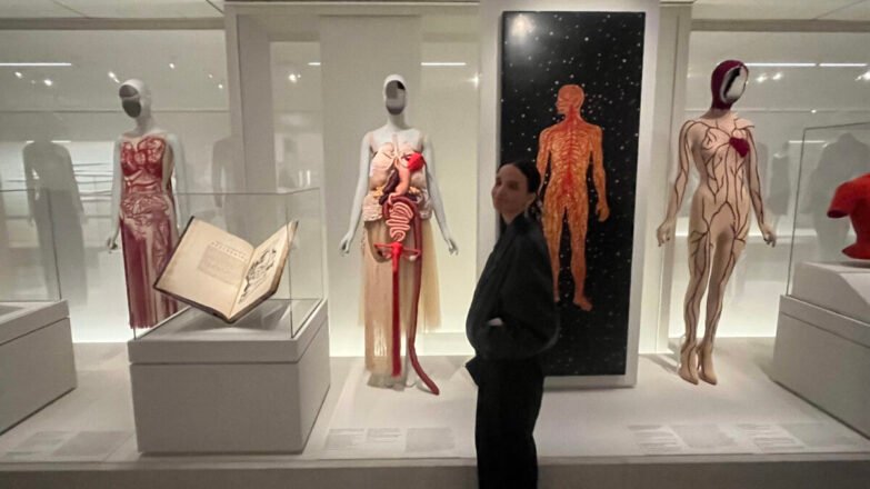 Renata Buzzo irrumpe en el MET: la única latinoamericana en Costume Art 1 - Moda y Diseñadores Textil e Indumentaria IMG 5342 Renata Buzzo irrumpe en el MET: la única latinoamericana en Costume Art - Moda y Diseñadores Textil e Indumentaria