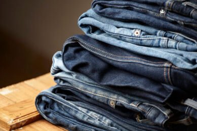 20 de Mayo: El día que nacieron los jeans, la prenda que revolucionó la moda y el trabajo 88 - Destacadas blue jeans fabric details 1 20 de Mayo: El día que nacieron los jeans, la prenda que revolucionó la moda y el trabajo - Destacadas