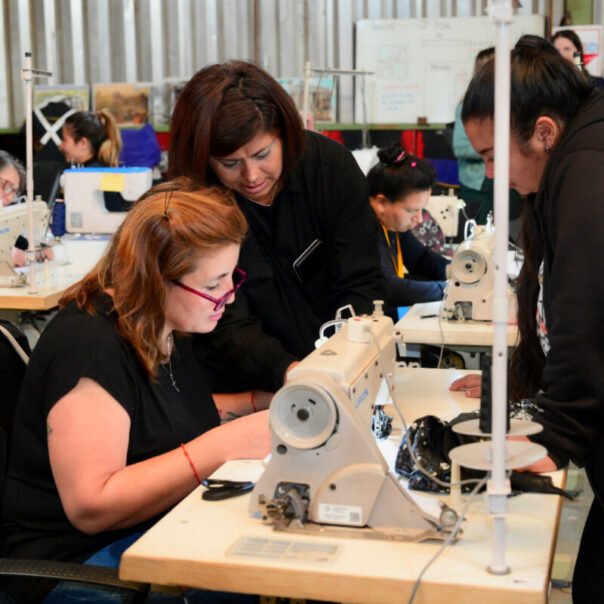 costureras Economía circular y diseño sustentable: el taller que transforma descartes textiles en nuevas oportunidades - Eventos Textil e Indumentaria