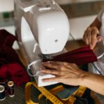 13 de Junio: Día Internacional de la Máquina de Coser, el invento que revolucionó la industria textil 2 - Empresas Textiles hands woman sewing face masks 13 de Junio: Día Internacional de la Máquina de Coser, el invento que revolucionó la industria textil - Empresas Textiles