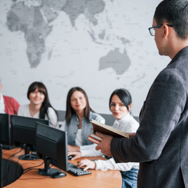 how is your deals group people business conference modern classroom daytime EXICAL 2026 : Capacitación exclusiva para el sector del calzado - Eventos Calzado, Cuero
