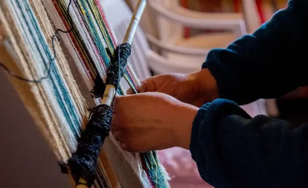 “La Pampa Teje”: el arte ancestral del telar pampeano llega a Buenos Aires 38 - Empresas Calzado, Cuero la pampa teje “La Pampa Teje”: el arte ancestral del telar pampeano llega a Buenos Aires - Empresas Calzado, Cuero