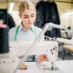 modista cose telas maquina coser sastreria o confeccion fabrica ropa costura costurera taller 266732 3871 En Rosario, las costureras vuelven a ser protagonistas: la Escuela de Diseño Textil presento un mapa de cosedoras de la ciudad - jeans