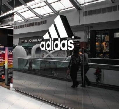 Adidas y Nike disputan otra final: la del negocio de la indumentaria deportiva 11 - Interes General Adidas impulsa su ano 2025 con record de ventas 750x375 1 Adidas y Nike disputan otra final: la del negocio de la indumentaria deportiva - Interes General