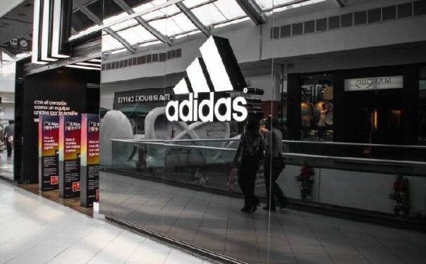 Adidas y Nike disputan otra final: la del negocio de la indumentaria deportiva 62 - Empresas Textiles Adidas impulsa su ano 2025 con record de ventas 750x375 1 Adidas y Nike disputan otra final: la del negocio de la indumentaria deportiva - Empresas Textiles