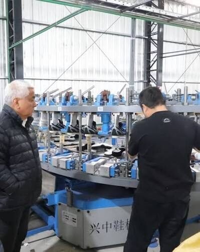 Capitales chinos impulsan la reactivación de un complejo industrial para la fabricación de calzado en Buenos Aires