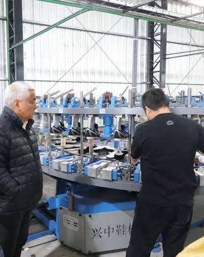 Capitales chinos impulsan la reactivación de un complejo industrial para la fabricación de calzado en Buenos Aires 1 - Empresas Calzado, Cuero images 1 Capitales chinos impulsan la reactivación de un complejo industrial para la fabricación de calzado en Buenos Aires - Empresas Calzado, Cuero