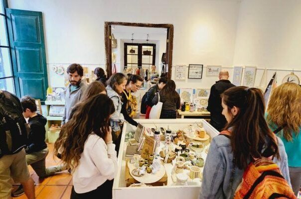 Revuelo Creativo llega a Córdoba con un conversatorio sobre el futuro del diseño textil 52 - Máquinas Calzado/Cuero PRahl0J6ojjZQ18ajP6lCT8nVvuZqgITMEMBMc8U1lIJTarn38a72I OZ8sX14Gg9t H8O10sl0PVNNSi9TqD21yDSWDWOtKTFG3 Revuelo Creativo llega a Córdoba con un conversatorio sobre el futuro del diseño textil - Máquinas Calzado/Cuero