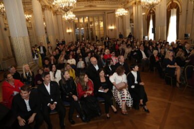 Entrega Tijeras Buenos Aires está de Moda: La CAM entregó las Menciones de Honor 2026 en la Legislatura - BuenosAiresEstaDeModa