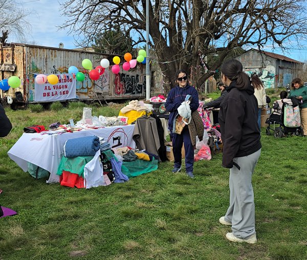Costura, solidaridad y economía circular: la Red de Costureras Solidarias de Pilar vuelve a abrir su Vagón 48 - Moda Sostenible feriavagon Costura, solidaridad y economía circular: la Red de Costureras Solidarias de Pilar vuelve a abrir su Vagón - Moda Sostenible